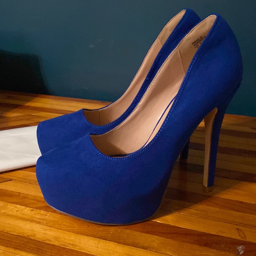 Blue suede platinum pump, size 7 brand new ✨🌈🍭💋